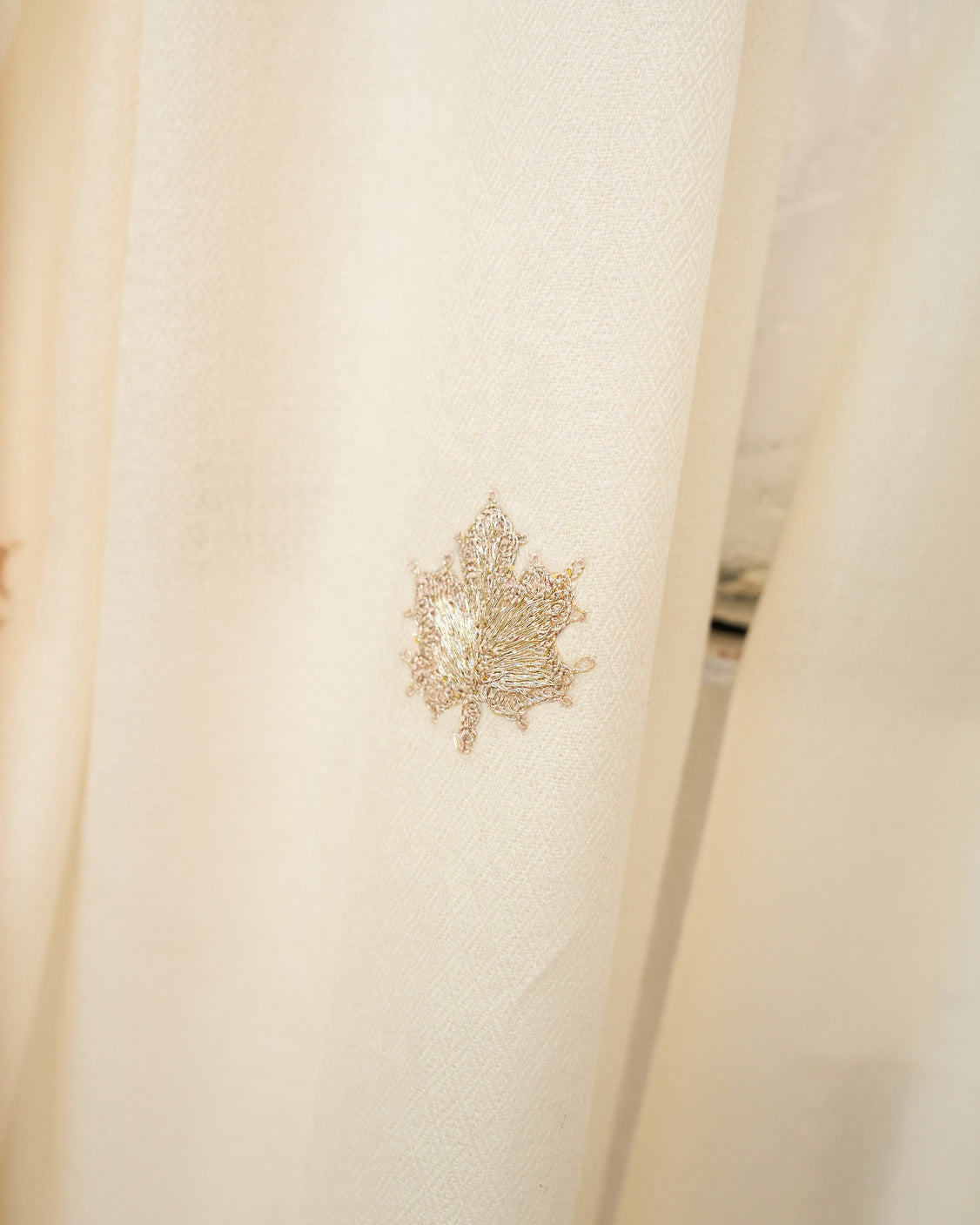 Off White Chinar Patta Embroidered Pure Pashmina Scarf